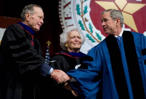 Addio a Barbara Bush First lady e madre di due presidenti Usa