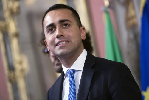 Di Maio: "Patto solo con Salvini". Fi: "Una prova d'incapacità"