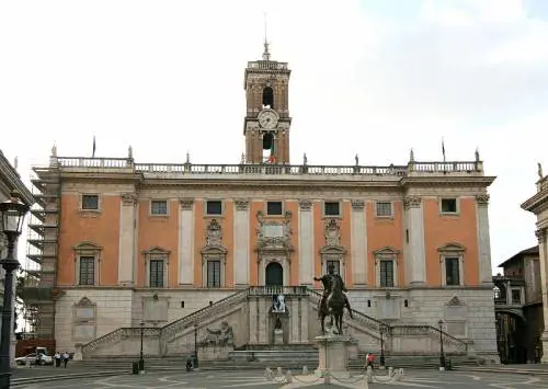 Bonus al Comune di Roma: bocciato solo il 2,6% dei dipendenti. Ma i servizi sono scadenti