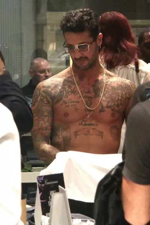 Fabrizio Corona, striptease al party di Camicissima