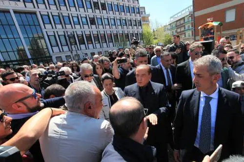 L'affondo di Berlusconi sui 5Stelle: "A Mediaset pulirebbero i cessi"