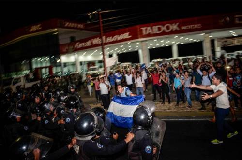 Scoppia la rivolta in Nicaragua. Manganellate sui manifestanti