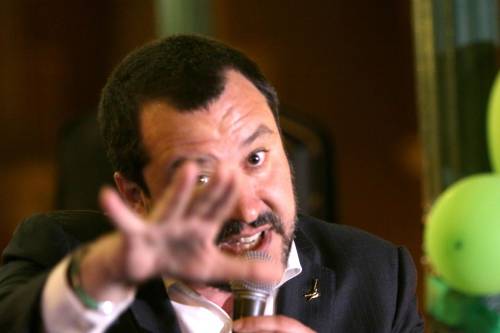 Salvini in pressing sui grillini: "Governo centrodestra-M5s"
