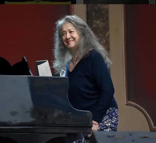 Un piano per due città Alla sfilata dei virtuosi la Argerich e Trifonov
