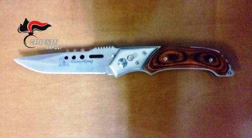 A 12 anni gli trovano un coltello lungo 27 centimetri