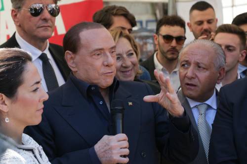 Berlusconi mette una pietra sopra il M5S: "Non sono credibili per governare"