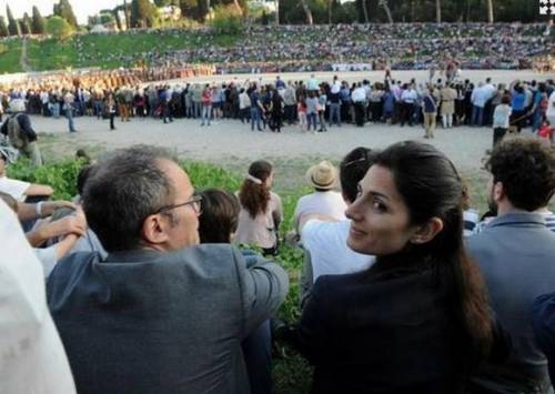 Virgina Raggi pubblica foto insieme all'ex marito. Ecco la conferma del riavvicinamento