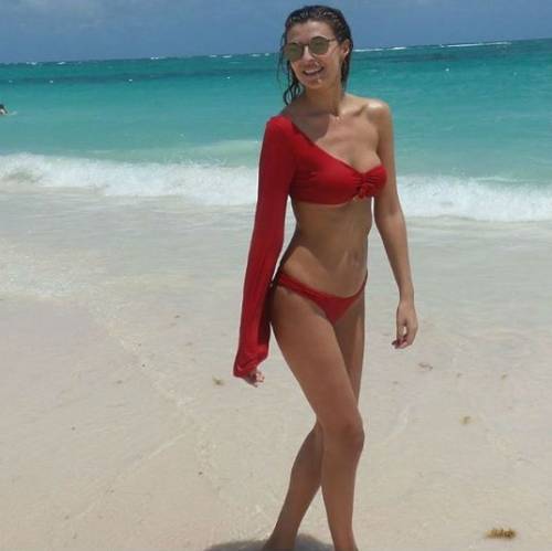 Cristina Chiabotto sexy al mare