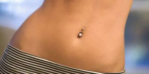 Monza, strappa piercing e unghie  alla figlia per un selfie