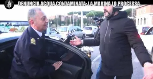 Indagata la Iena Luigi Pelazza: ​"Violenza contro l'ammiraglio"