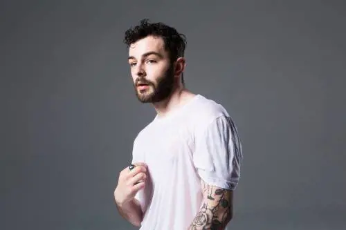 "Sei m...", "Ascolto altro" Lorenzo Fragola insulta,  Salvini risponde a tono