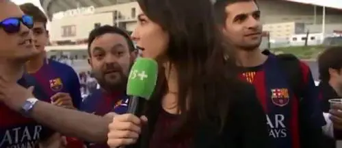Tifoso allunga le mani. La cronista: "Non mi toccare, ok?"