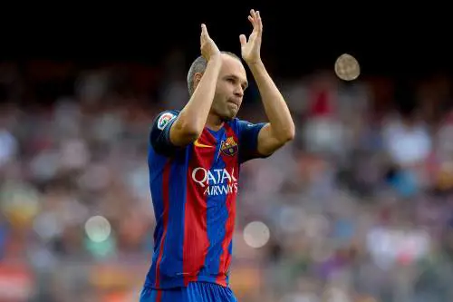 Iniesta saluta il Barcellona in lacrime: "Lascio a fine stagione"