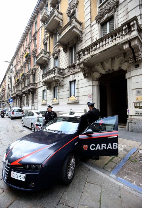 Posta su WhatsApp una foto in cui insulta i carabinieri: denunciato