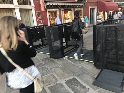 A Venezia il primo giorno dei "tornelli" per i turisti