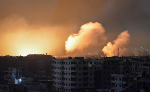Pioggia di fuoco contro Assad: più di 50 raid di Israele in Siria