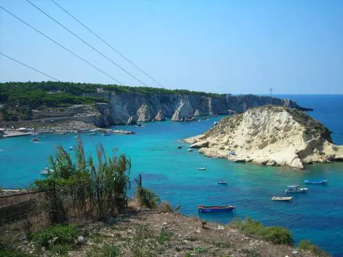Ora le isole Tremiti "bandiscono" la plastica