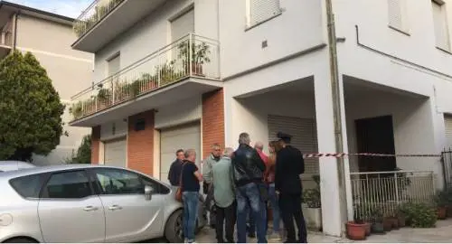 Legato e imbavagliato in casa. Muore ucciso da 3 rapinatori