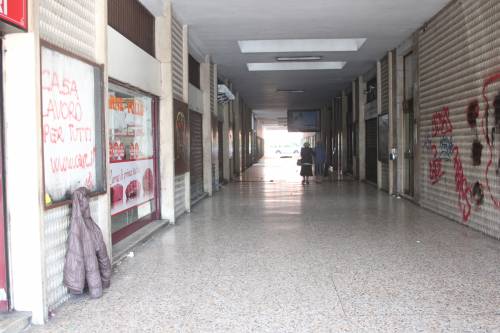 Il quadrilatero dei clandestini tra sale gioco, bande e risse