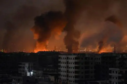 Attacco multiplo contro Assad: colpiti i depositi missili iraniani