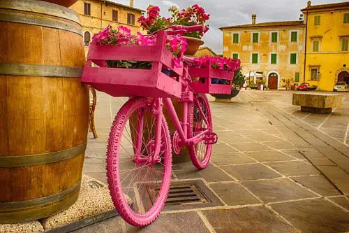 Scatta contro il tempo il Giro della fede e del grande sospetto