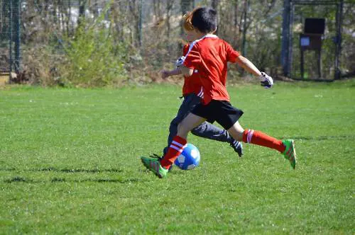 Buccinasco, 12enne si sente male in campo e il mister-eroe lo salva