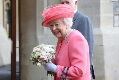 Ecco cosa la Regina regalerà a Meghan Markle e al Principe Harry