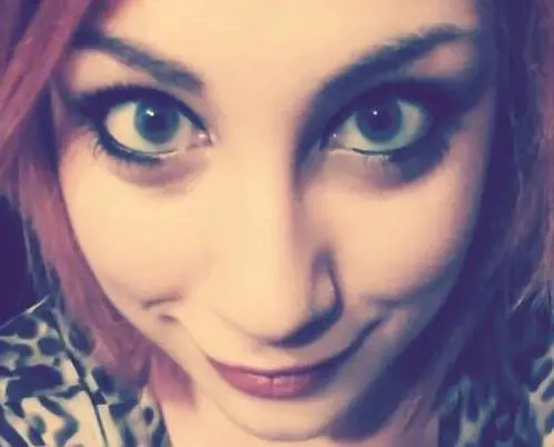 Chiara, la ragazza che viveva "attaccata" al computer