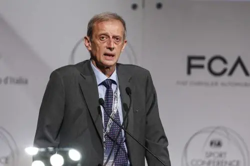 Fassino vuole gli Esteri ma c'è il veto M5s La soluzione? Rinviare tutto a settembre