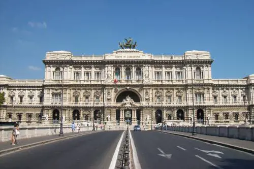 Licenziata per un post su Facebook: per la Cassazione è "giusta causa"