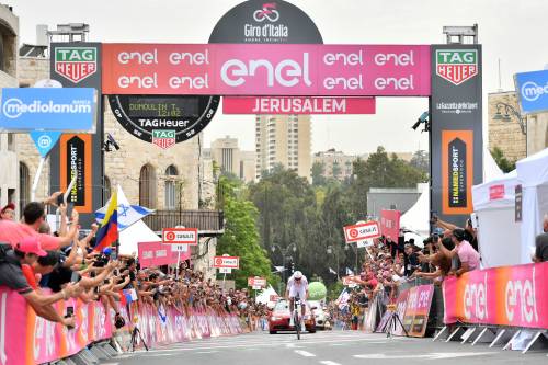 Dumoulin ricomincia da padrone del Giro. Froome e Aru soffrono