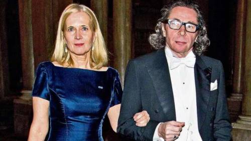 La poetessa del mito e l'artista rampante La coppia diabolica che imbarazza la corona