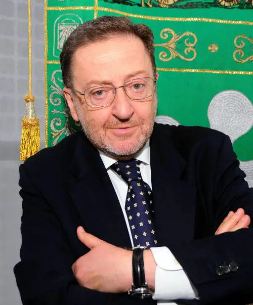 "Torno a Palazzo Marino per fare le pulci a Sala. E a  fianco di Letizia"