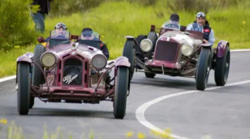 La Mille Miglia torna in città tra il Duomo e il museo Alfa