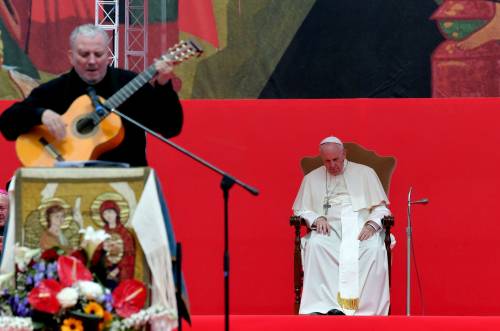 Bergoglio: "Solo Chiesa svincolata da potere e denaro è credibile"
