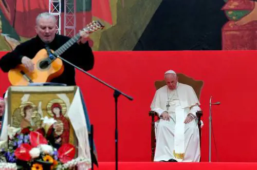 Bergoglio: "Solo Chiesa svincolata da potere e denaro è credibile"