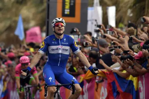 In Israele c'è tanto azzurro. Viviani fa suo il primo sprint