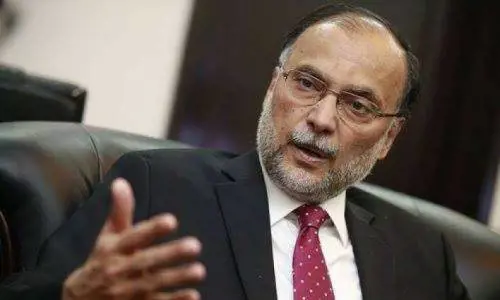Tensione in Pakistan: ferito ministro dell'Interno durante manifestazione