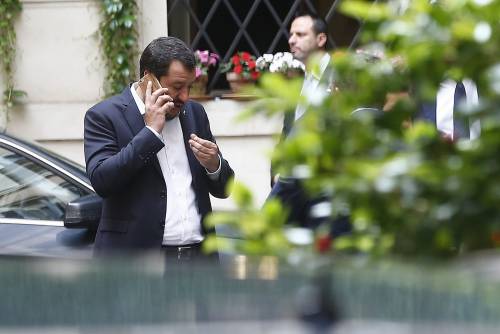 Salvini e Di Maio: "Governo politico o al voto l'8 luglio"