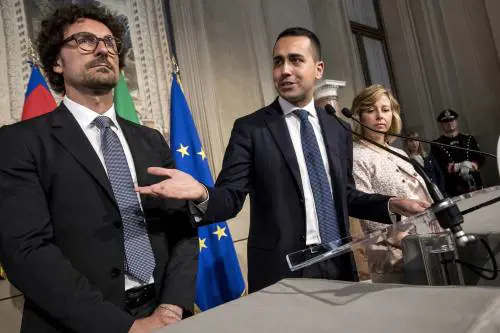 Trucco dei Cinque Stelle per allontanare le urne: "Prima taglio dei parlamentari"