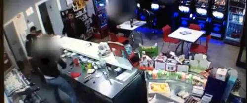 Raid dei Casamonica in un bar di Roma: "Serviteci prima degli altri"