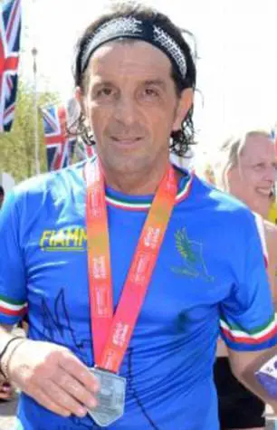 Londra, maratoneta italiano bara sui chilometri percorsi