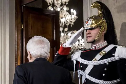 Quel premier fantoccio calpesta la Carta