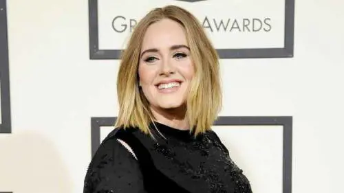 Il padre rinnegato da Adele lavora per 60 euro al giorno