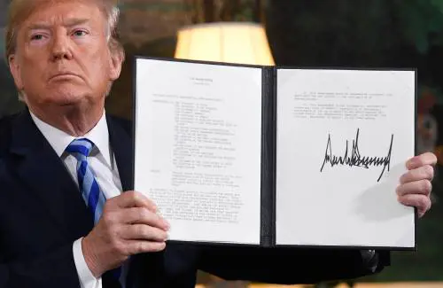 La sfida di Trump all'Iran: "Fuori dall'accordo nucleare"
