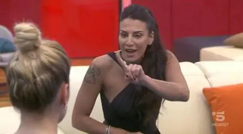 Gf, Patrizia pesantissima con Mariana: "Mi fai schifo, sei una persona schifosa"