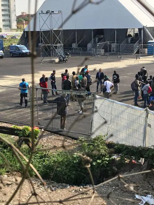 Immigrati sgomberati da scalo Porta Romana: "Eventi ogni giorno"
