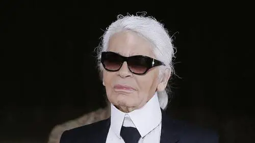 Karl Lagerfeld contro la Merkel:  "Pronto a rinunciare alla cittadinanza" 