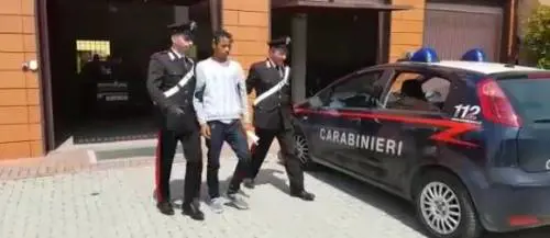 Spacciano ai minori al centro di accoglienza. Scoperto nel Reggiano il giro di spaccio dei profughi