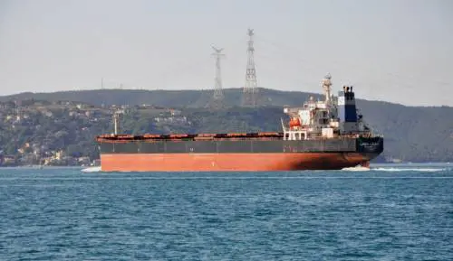 Incidente nel Bosforo per una nave diretta in Italia: cosa è successo